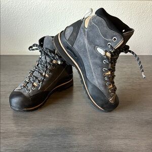 Kayland Women’s Grey Hiking Boots